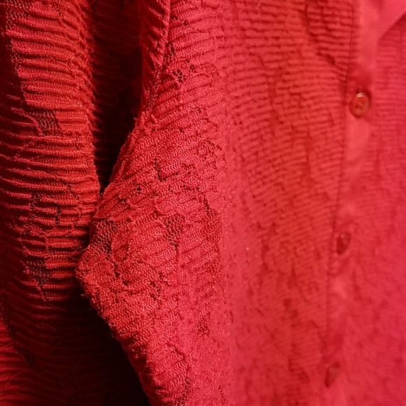 Red Stretch Lace Collared Cuffed Button Up Top - Picture 3 of 6